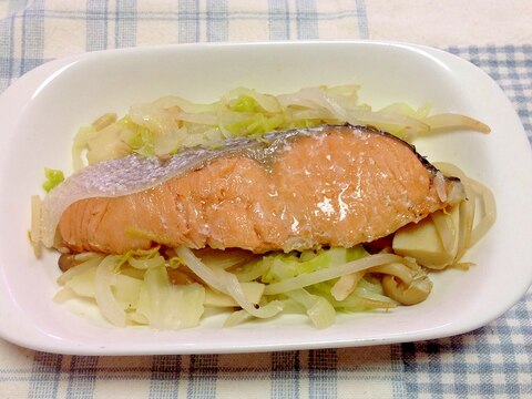 フライパンで簡単☆鮭と野菜の蒸し焼き♪